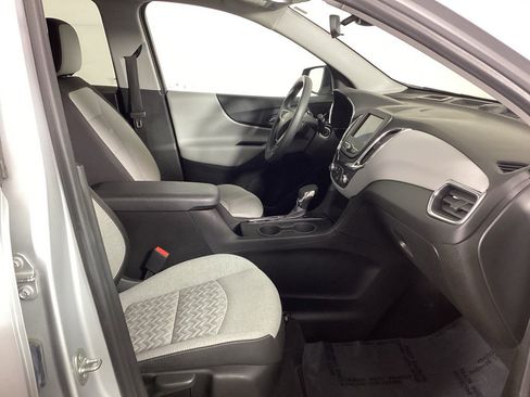 Used 2022 Chevrolet Equinox LS w/ LS Convenience Package image 9