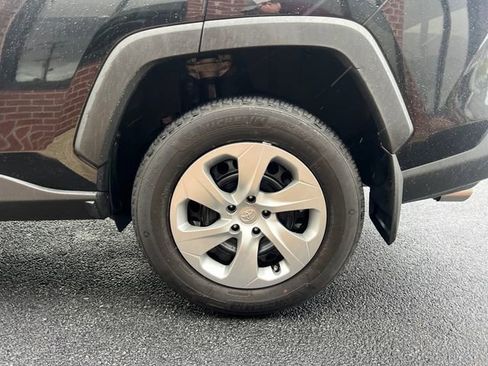 Used 2022 Toyota RAV4 LE image 8