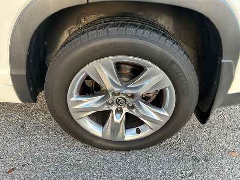 Used 2016 Toyota Highlander Limited w/ Driver Technology Package image 8