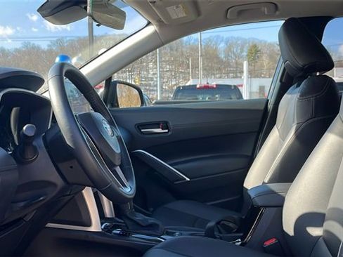 Used 2025 Toyota Corolla Cross XLE image 9
