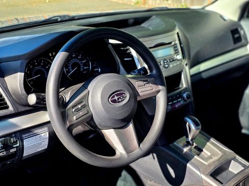 Used 2010 Subaru Outback 2.5i AWD/4WD image 16