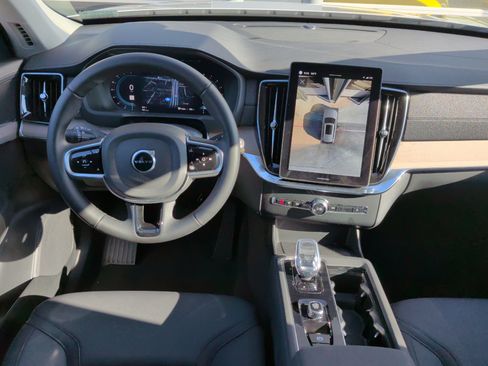 Used 2025 Volvo XC90 B6 Plus image 19