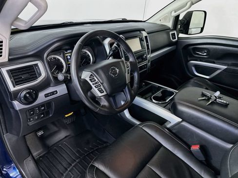 Used 2018 Nissan Titan PRO-4X w/ Pro-4x Convenience Package AWD/4WD image 30
