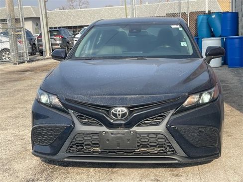 Used 2021 Toyota Camry SE image 6