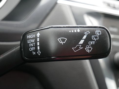 Used 2021 Volkswagen Tiguan SE AWD/4WD image 30