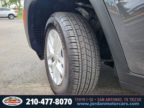 Used 2025 Jeep Grand Cherokee Laredo X RWD image 34
