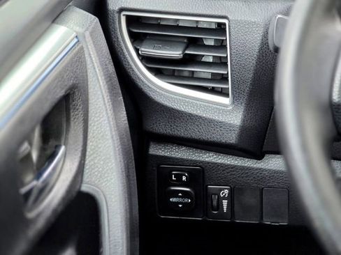 Used 2014 Toyota Corolla S image 15