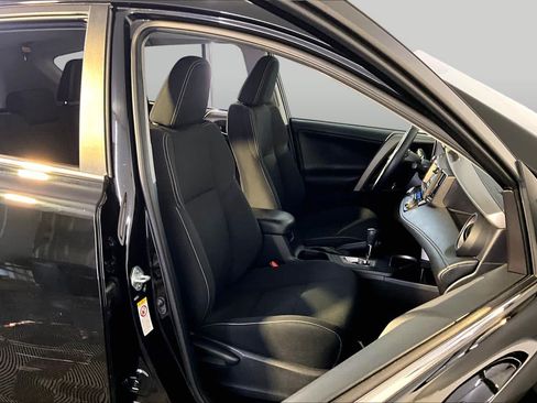Used 2018 Toyota RAV4 XLE AWD/4WD image 8