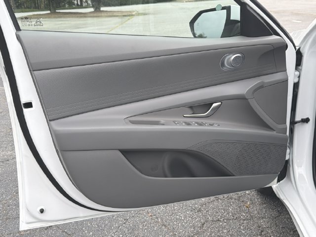 New 2026 Hyundai Elantra Hybrid FWD image 12