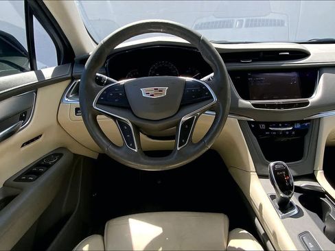 Used 2017 Cadillac XT5 Luxury w/ Driver Awareness Package FWD image 14