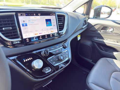 New 2026 Chrysler Voyager LX FWD image 21