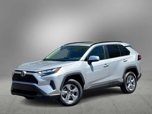 Used 2022 Toyota RAV4 XLE FWD image 1