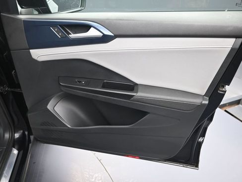 Used 2024 Volkswagen Taos SE FWD image 34