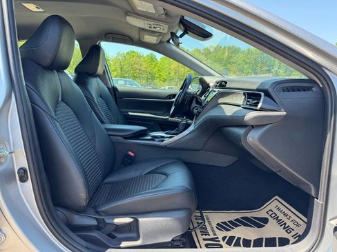 Used 2020 Toyota Camry SE FWD image 18