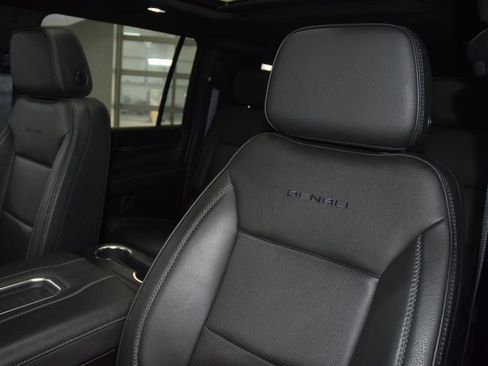 Used 2024 GMC Yukon XL Denali AWD/4WD image 43