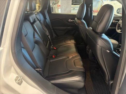 Used 2022 Jeep Cherokee Trailhawk w/ Premium Leather Package image 12