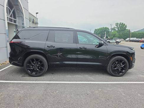 Used 2024 Chevrolet Traverse RS w/ LPO, Floor Liner Package AWD/4WD image 2