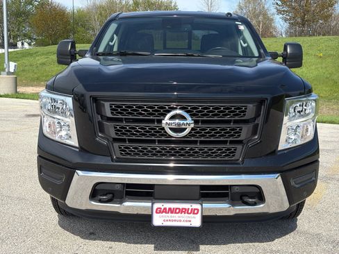 Used 2020 Nissan Titan SV w/ SV Convenience Package AWD/4WD image 3