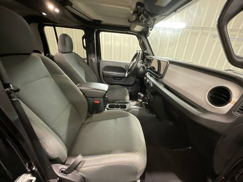 Used 2025 Jeep Gladiator Sport AWD/4WD image 13