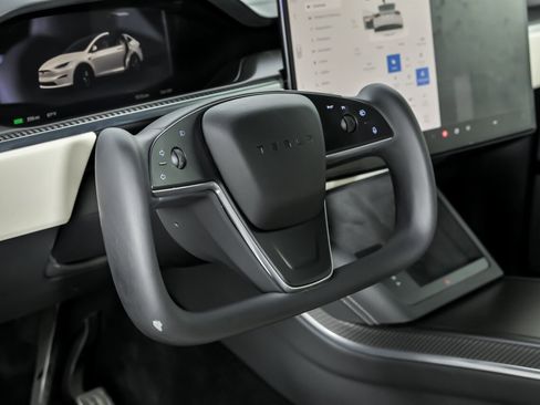 Used 2023 Tesla Model X Plaid image 24