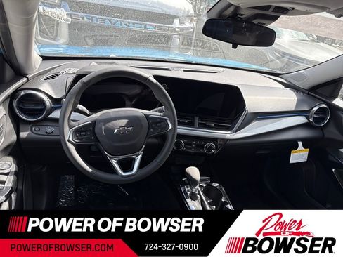 New 2026 Chevrolet Trax LT w/ Midnight Edition FWD image 5