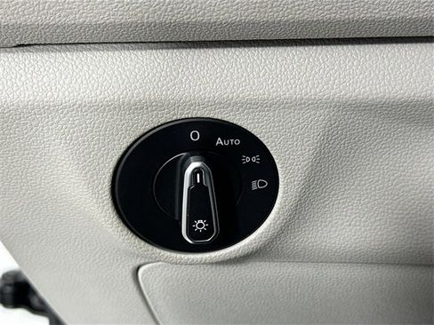 Used 2024 Volkswagen Jetta SE w/ Panoramic Sunroof Package image 24