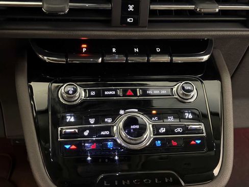 Used 2020 Lincoln Corsair AWD w/ Premium Package image 18