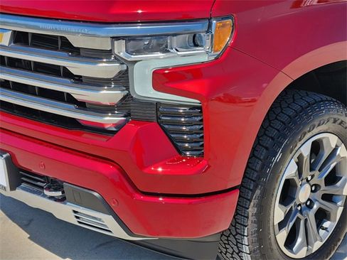Certified 2025 Chevrolet Silverado 1500 High Country w/ Technology Package image 9