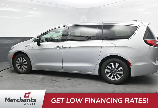 Used 2024 Chrysler Pacifica Limited FWD image 4