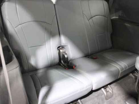Used 2021 Buick Enclave Essence FWD image 24