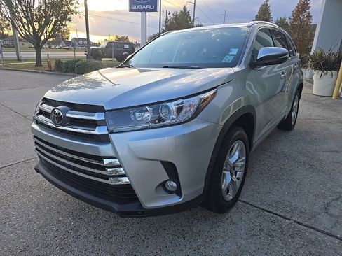Used 2018 Toyota Highlander Limited image 19