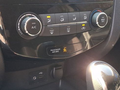 Used 2021 Nissan Rogue Sport S image 15