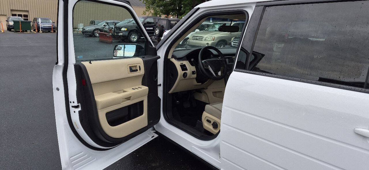 Used 2018 Ford Flex SE FWD image 13