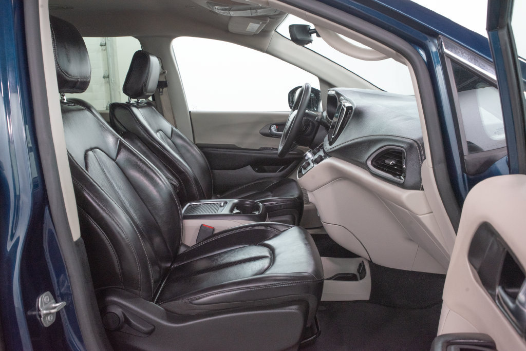 Used 2024 Chrysler Pacifica Limited FWD image 20