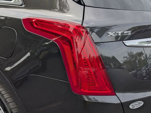 Used 2018 Cadillac XT5 Premium Luxury FWD image 9