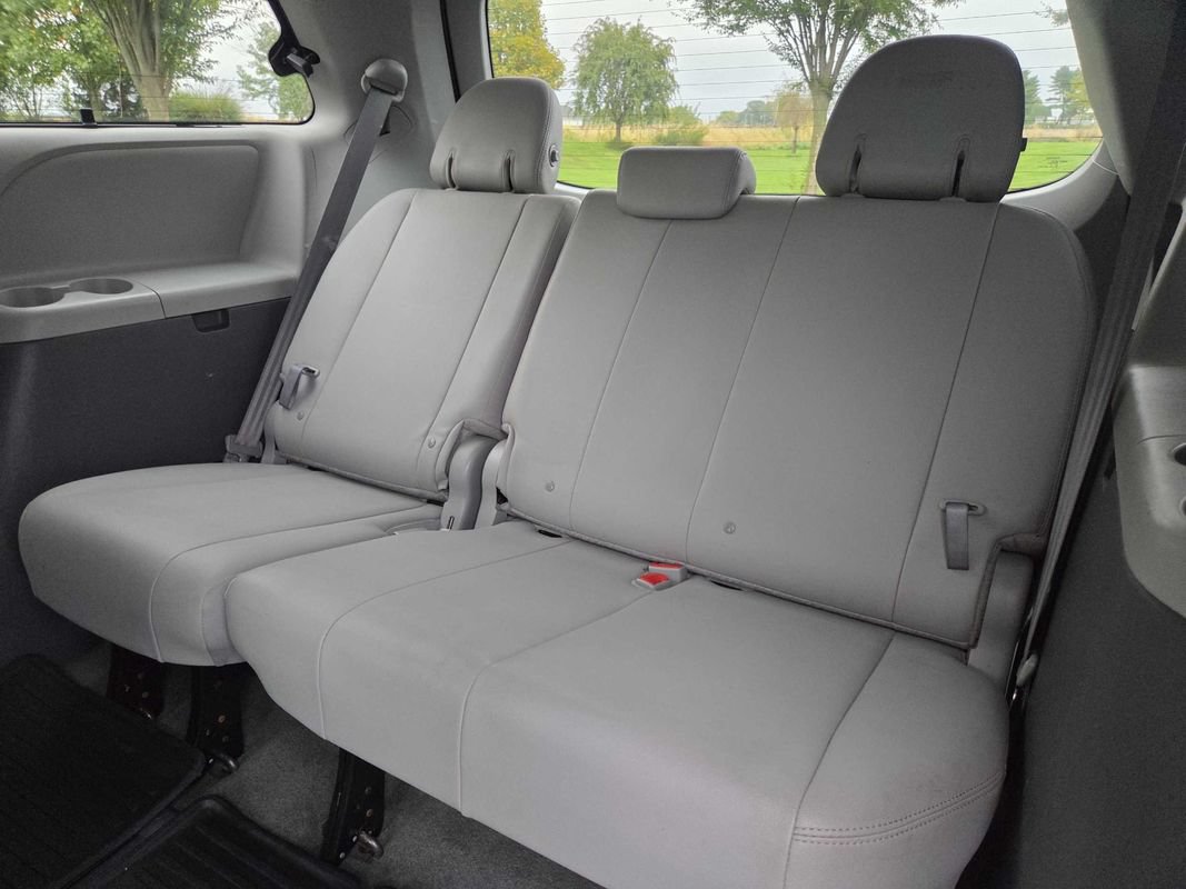 Used 2016 Toyota Sienna XLE w/ XLE Navigation Package AWD/4WD image 12
