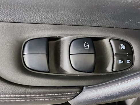 Used 2022 Nissan Rogue Sport SL image 15