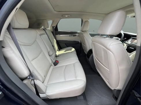 Used 2017 Cadillac XT5 Luxury w/ Driver Awareness Package FWD image 16