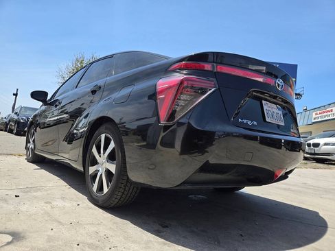 Used 2018 Toyota Mirai FWD image 18