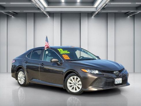 Used 2019 Toyota Camry LE image 1