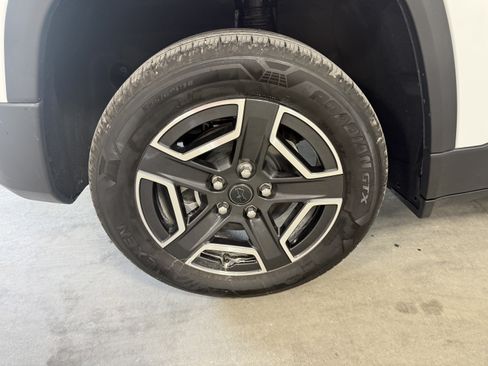 Used 2026 Jeep Cherokee Limited AWD/4WD image 8