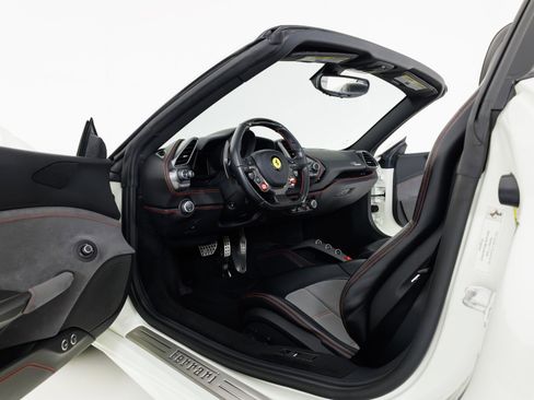 Used 2019 Ferrari 488 Spider image 15