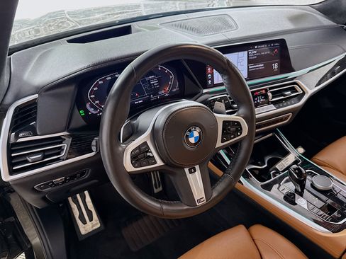 Used 2022 BMW X7 M50i w/ Luxury Seating Package AWD/4WD image 25
