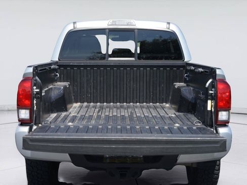 Used 2022 Toyota Tacoma SR AWD/4WD image 31