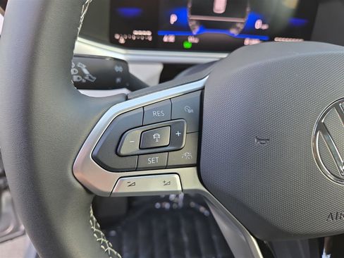 New 2025 Volkswagen Taos SE image 19