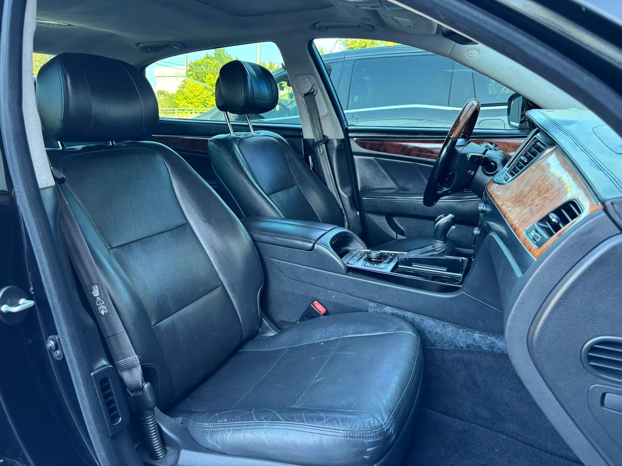 Used 2014 Hyundai Equus Signature RWD image 16