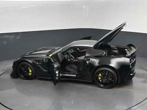 Used 2015 Chevrolet Corvette Z06 w/ 3LZ Preferred Equipment Group RWD image 17