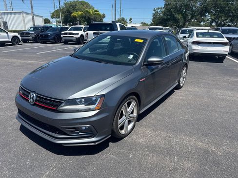 Used 2017 Volkswagen Jetta GLI FWD image 3