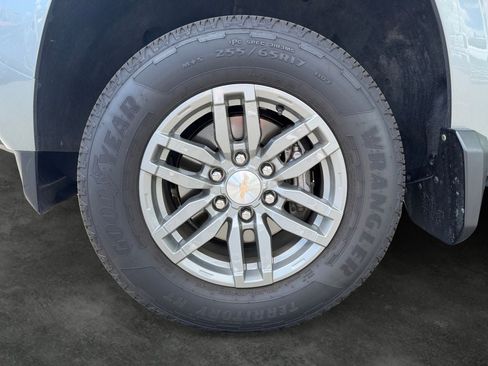 Used 2024 Chevrolet Colorado LT w/ LT Convenience Package II AWD/4WD image 4