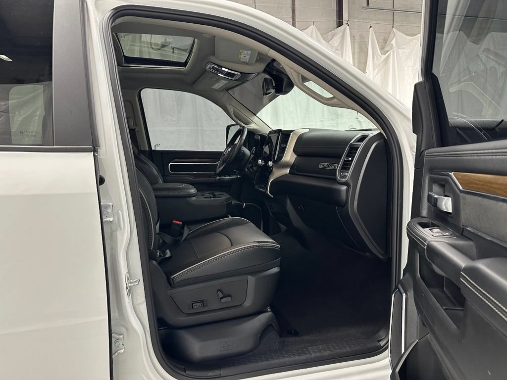 Used 2024 RAM 3500 Laramie AWD/4WD image 58
